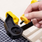 DELI σφιγκτήρας σκανδάλης DL110106 με μέγιστο άνοιγμα 150mm, μαύρος
