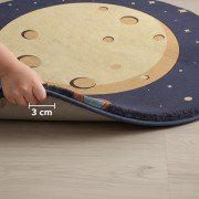 Giggles & Co. Στρογγυλό Υποαλλεργικό Παιδικό Χαλί Αστροναύτης “Starborn Explorer” – Μαλακό 3εκ. (Ø120 εκ.)